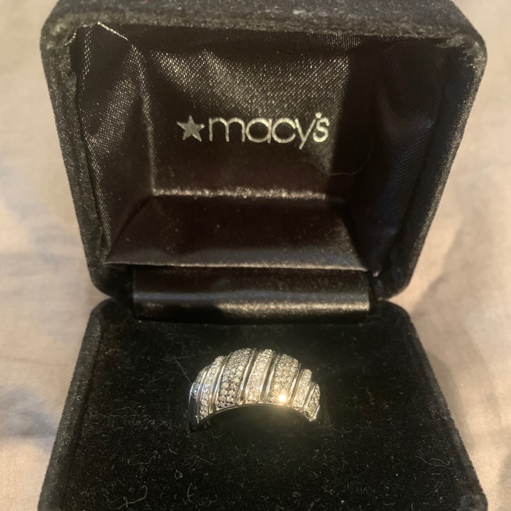 Diamond fashion ring
